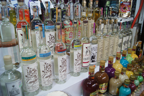 Oaxaca : dégustation de mezcal et balade en charretteVisite guidée en groupe à effectif réduit, idéale pour les couples.