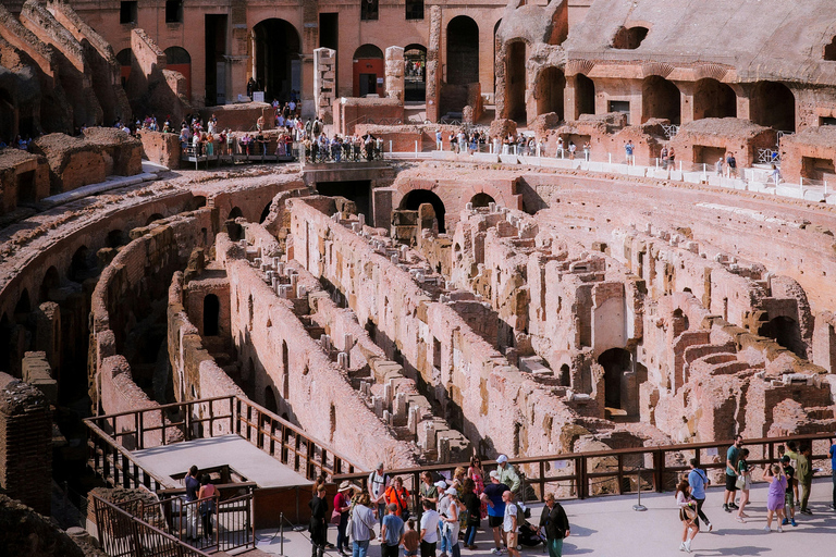 Rome: Special Colosseum Tour with access to Gladiator's Gate Arena Spanish Tour