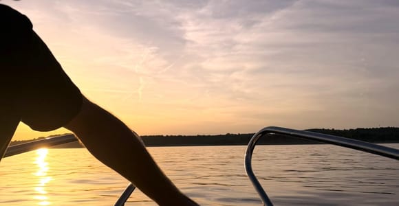 Private Schnellboot-Tour zur Blue Lagoon bei Sonnenuntergang mit Wein