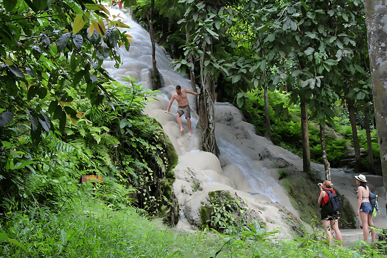Chiang Mai: Private Sticky Waterfall & Buatong Cave