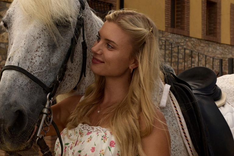 Albufeira: Horseback Ride with Tapas and Wine