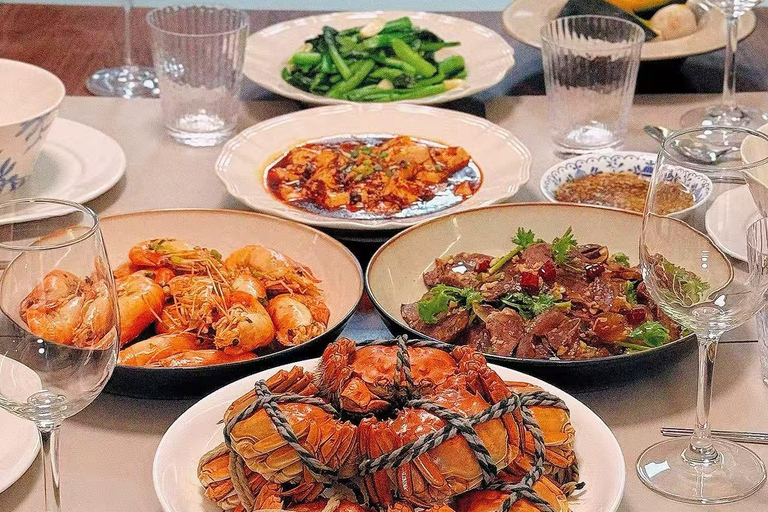 Shanghai: Yangcheng Lake Hairy Crab & Yellow Wine Tour