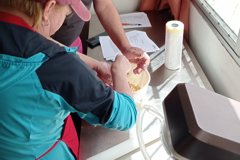 Herstellung von handgemachten Alfajores in Montevideo