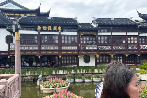 Shanghai: Yuyuan Old Street Food Walking Tour (2–2.5 Hours)