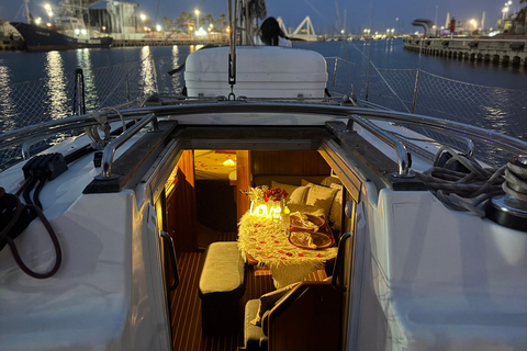 Valencia: Sailing Experience during the Total Solar Eclipse Valencia: 4-Hour Sailing Experience during the Total Solar Eclipse