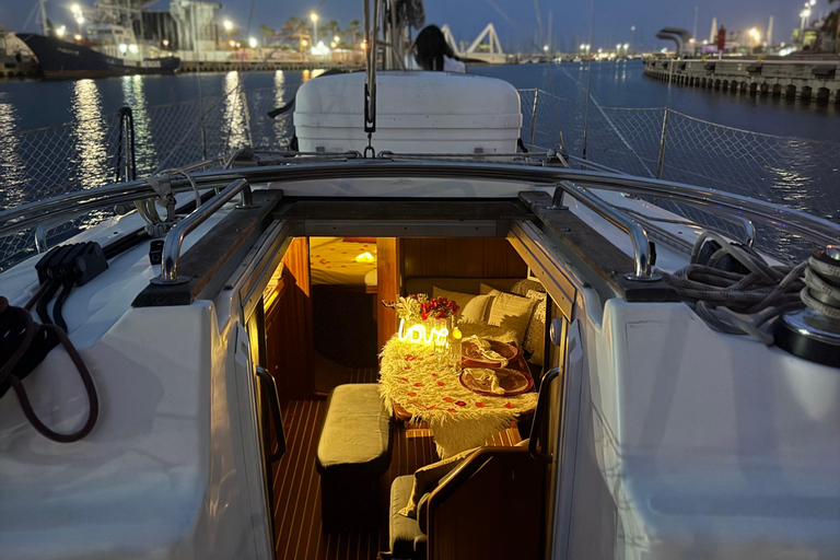 Valencia: Sailing Experience during the Total Solar Eclipse Valencia: 4-Hour Sailing Experience during the Total Solar Eclipse