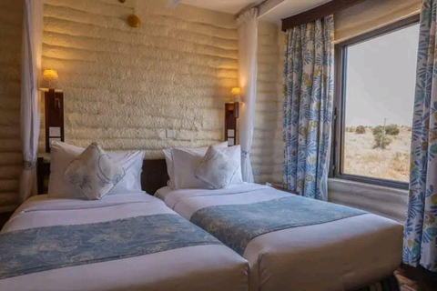 Mombasa/Diani: Taita Hills 2-Day Safari with Meals & Pickup