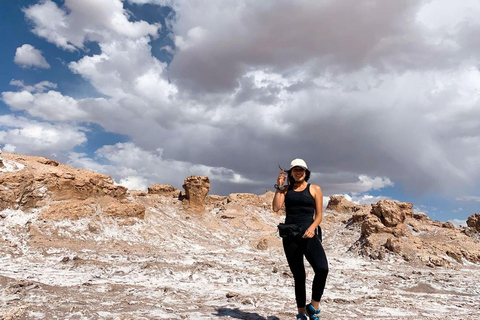 San Pedro de Atacama: Moon Valley and Hidden Lagoons Tour