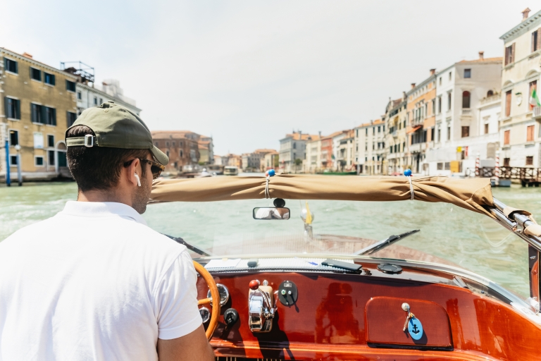 Venecia: traslado en taxi acuático al aeropuerto Marco PoloTraslado de noche del hotel al aeropuerto