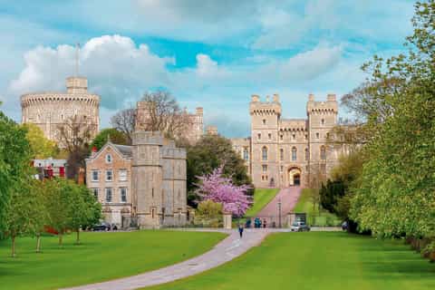 London: Full-Day Windsor, Stonehenge, and Oxford Tour