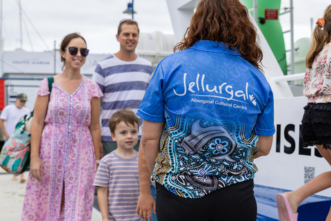 Culturele cruise in kleine groep langs de Gold Coast en Wavebreak IslandCulturele cruise in kleine groep langs Gold Coast en Wavebreak Island