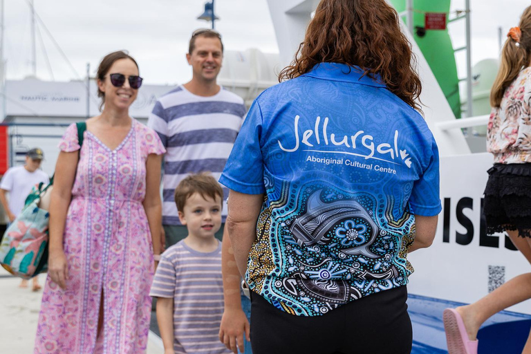 Culturele cruise in kleine groep langs de Gold Coast en Wavebreak IslandCulturele cruise in kleine groep langs Gold Coast en Wavebreak Island