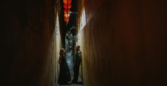 Hoi An: Private Photoshoot with Rowboat Ride & Lanterns