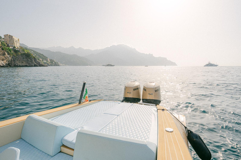 Tour Capri: discover the island of VIPs by boat