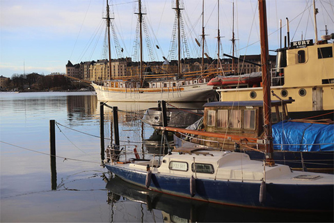 Helsinki: Fun Local Walking Tour & Hidden Spots