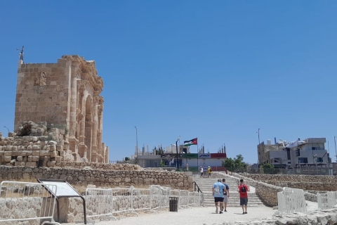 Au départ d'Amman : Visite privée de Jerash, du château d'Ajloun et d'Umm QaisJerash et le château d'Ajloun (circuit de 7 heures)