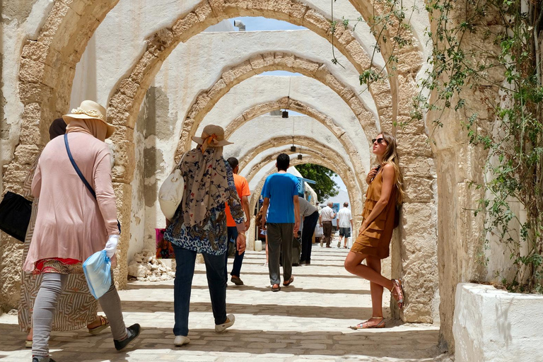Hammamet: 3-Day Djerba, El Djem, and Sahara Desert Tour