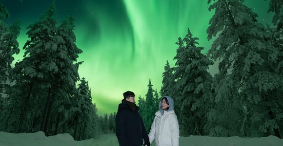 Rovaniemi: 5-Star Aurora Tour with Pro Photos & Video Option