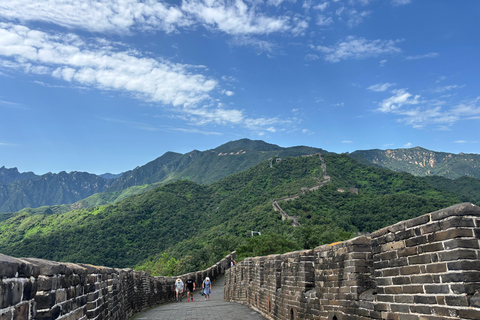 Beijing: Tiananmen Square & Great Wall Private Tour Russian-speaking tour guide