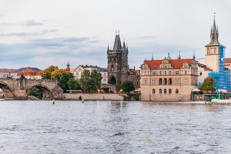 Prague : dîner-croisière touristique en bateau à toit ouvertCroisière Deluxe
