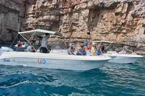 Kotor: Tour di gruppo in barca - Grotta Azzurra - Nostra Signora delle Rocce