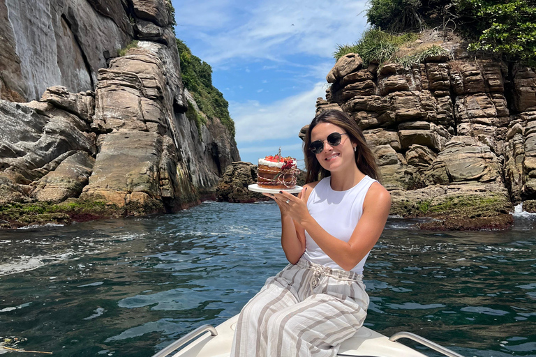 Rio de Janeiro: Carnival Block & Boat Tour with Pickup