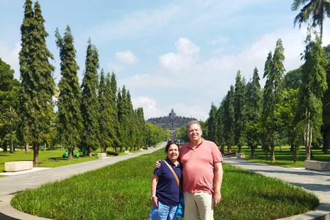 Yogyakarta : Borobudur à l'aube, quad sur le Merapi et PrambananBorobudur à l'aube (accès VIP), Merapi en quad et Prambanan
