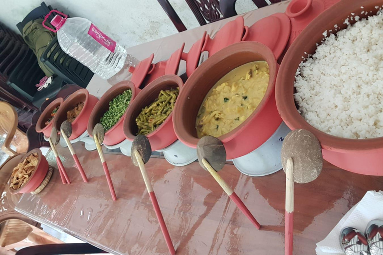 纳克尔斯峰探险和希洛亚村露营 2 日游