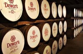 Fässer & Chroniken: Ein Tagesausflug zu Whisky-Destillerien