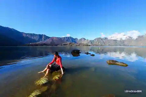 3d/2n trekking mount rinjani summit lake & hot springs
