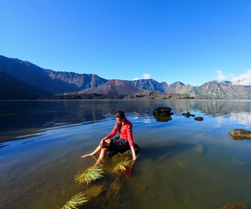 3d/2n trekking mount rinjani summit lake & hot springs