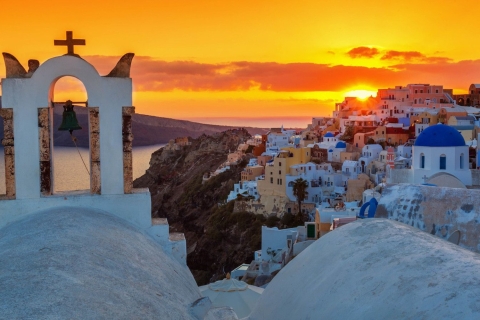 Santorini: crucero en catamarán, bodega y Oia Sunset Combo Tour