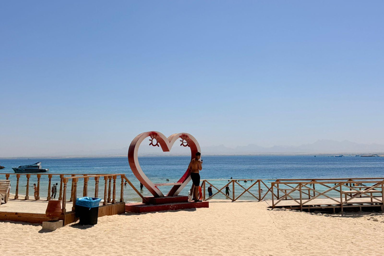 Hurghada: Private Speedboat to Magawish Island 8-hour Private Speedboat With Lunch
