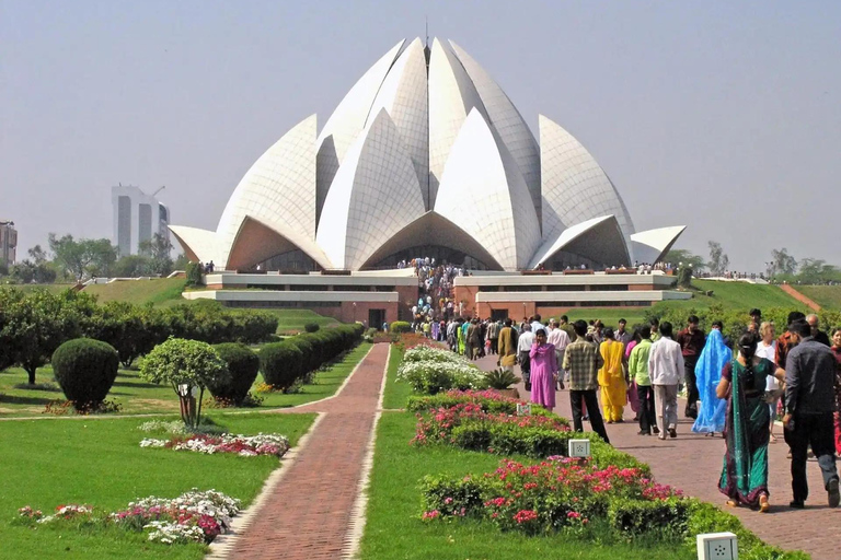 8 Day Golden Triangle with Varanasi & Tiger Safari By Flight Tour with 4-Star Hotel Accommodation