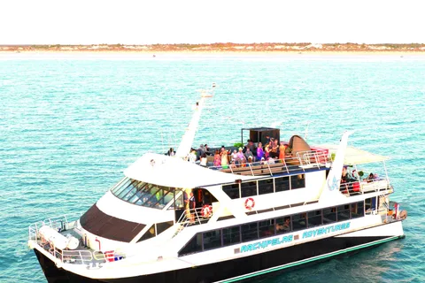 Broome: Crucero al atardecer con cena de 4 platos y servicio de recogida del hotel