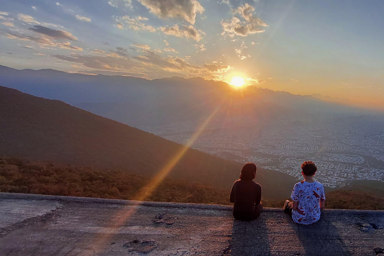 Tour escursionistico &quot;Cerro de la Silla&quot; con guida e trasferimentoMonterrey: Escursione al Cerro de la Silla
