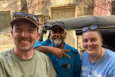 Jaipur : Sightseeing in Traditional Tuk TukJaipur : Sightseen For Local Tour Guide Driver