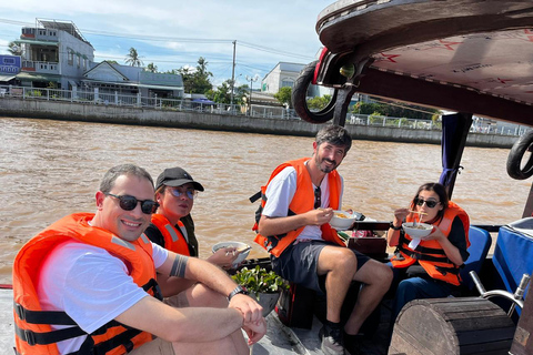 2-Day: The Floating Market - Bird Sanctuary - Flower VillageDeluxe Type - 3* hotel