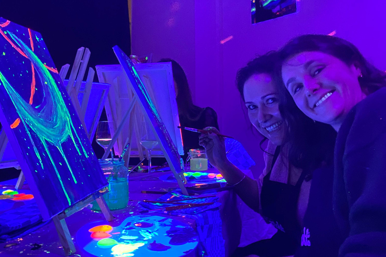Eindhoven: Paint and Sip in the Dark at Rembrandt van Wine