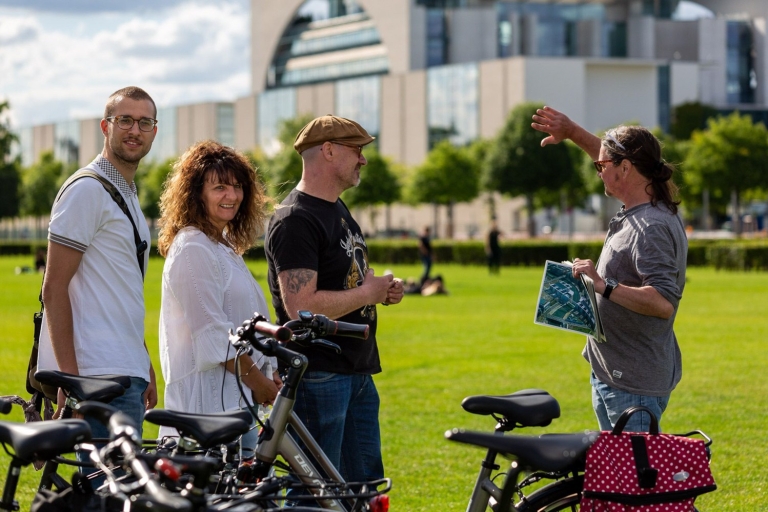 Berlin: Small Group Bike Tour Through City Center Tour in German