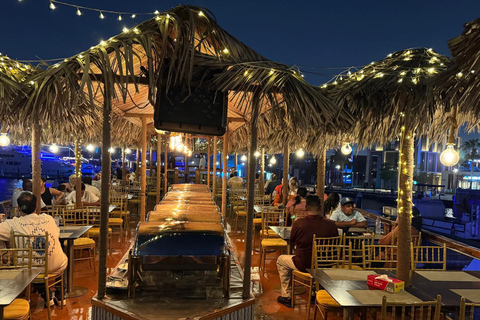 迪拜河阿拉伯独桅帆船巡游、小型游艇码头表演、自助餐和饮料选项迪拜河游船+晚餐+现场舞蹈表演（不含接送服务）