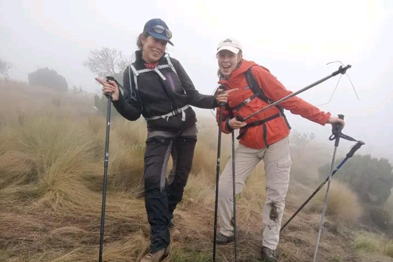 Von Nairobi aus: Mount Kenia 4-tägiges Wanderabenteuer