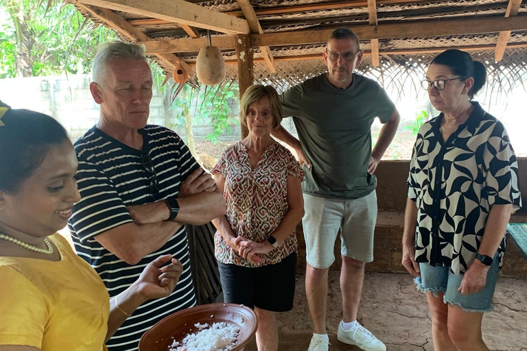 Anuradhapura: clase de cocina tradicional de roti de coco frescoAnuradhapura: Clase de cocina tradicional de roti de coco fresco