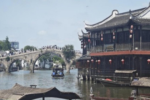 Shanghai: Zhujiajiao Water Town & Yuandang Lake Cycling Trip
