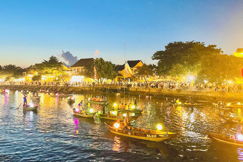 Hoi An: Bootsfahrt auf dem Hoai-Fluss mit LaternenumzugHoi An: Bootsfahrt auf dem Hoai-Fluss mit Blumenlaternenabwurf