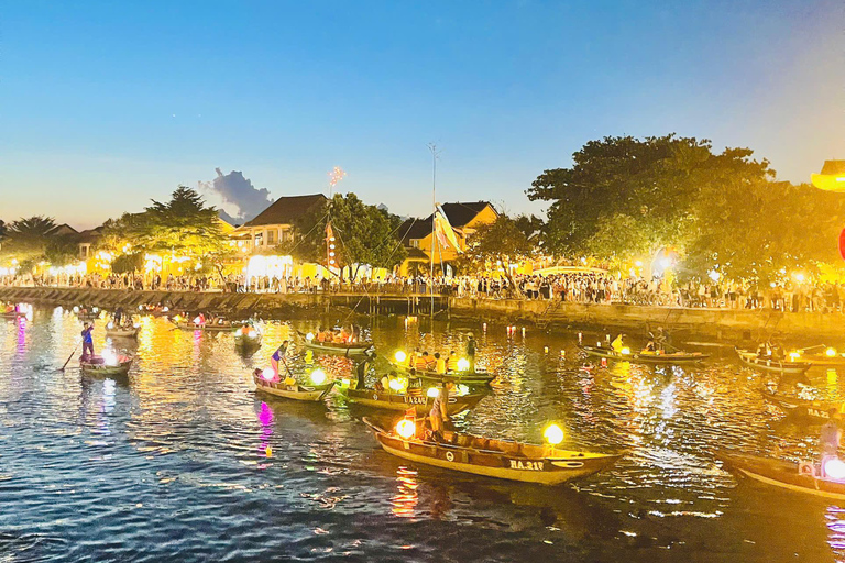 Hoi An: Giro in barca con le lanterne sul fiume Hoai