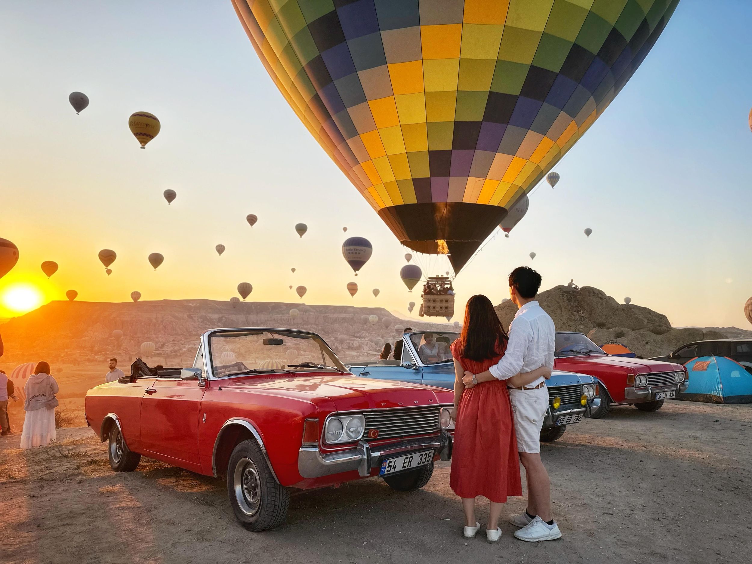 Kappadokien: Sonnenaufgang, Tagestour & Sonnenuntergang Oldtimer Tour
