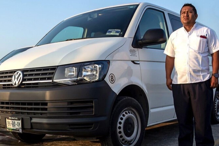 Z Cancun: Prywatny transport do miasta MeridaZwykły van