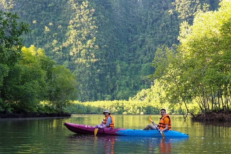 Krabi: tour in kayak delle mangrovie nascoste con extra opzionaliTour guidato di un giorno intero in kayak con pranzo e massaggio