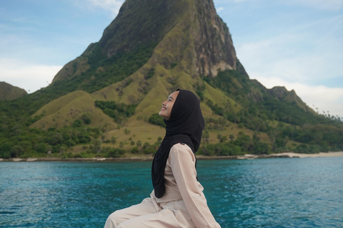 Nuca Molas Overnight Guided Tour from Labuan Bajo